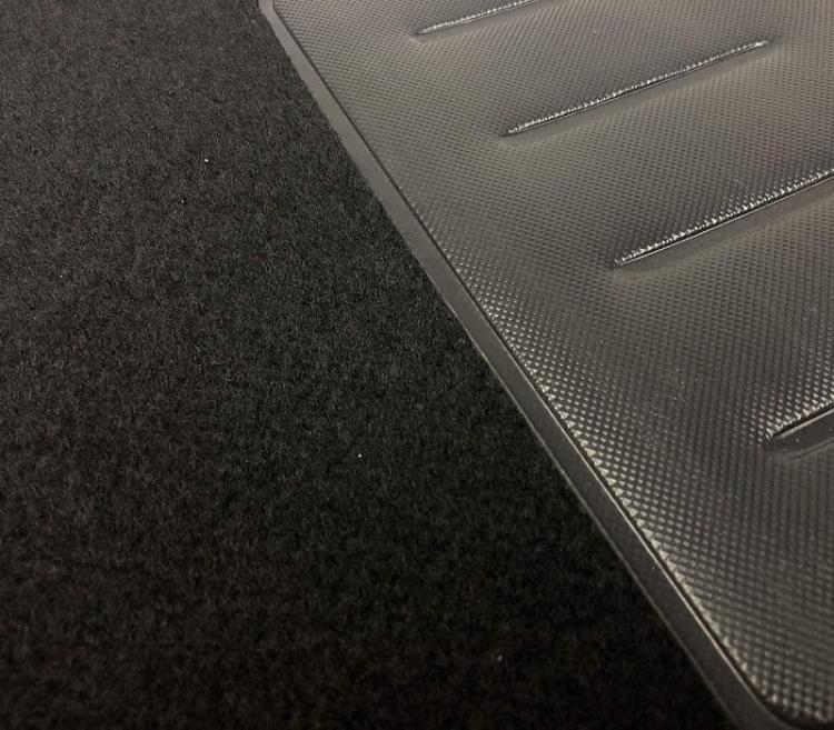 Set 4 Tappetini In Moquette Auto Universali Tappeti Con Battitacco Nero E Grigio