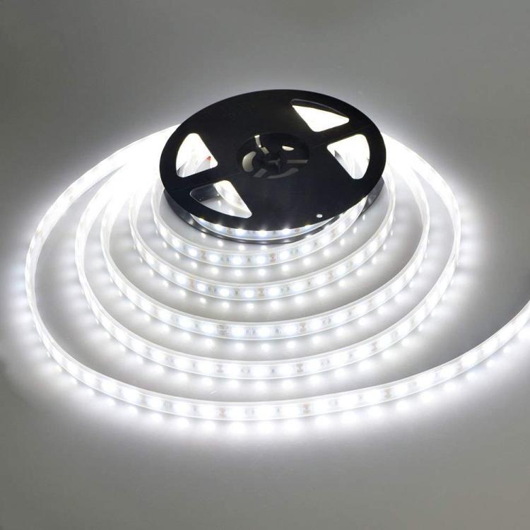 Striscia Led Smd 5050 5 Metri 12V Ip66 Adesiva Bobina Led Flessibile B. Freddo