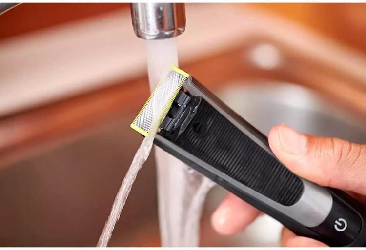 Philips Rasoio Elettrico Oneblade Pro Qp6510/60 Ricaricabile Waterproof Con Led