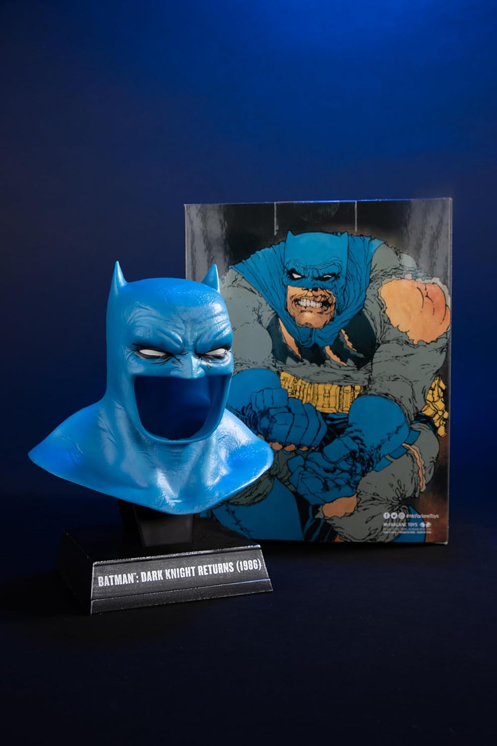 McFarlane Toys DC Direct - Batman: The Dark Knight Returns (1986) Cowl Replica 20 cm PVC Figure