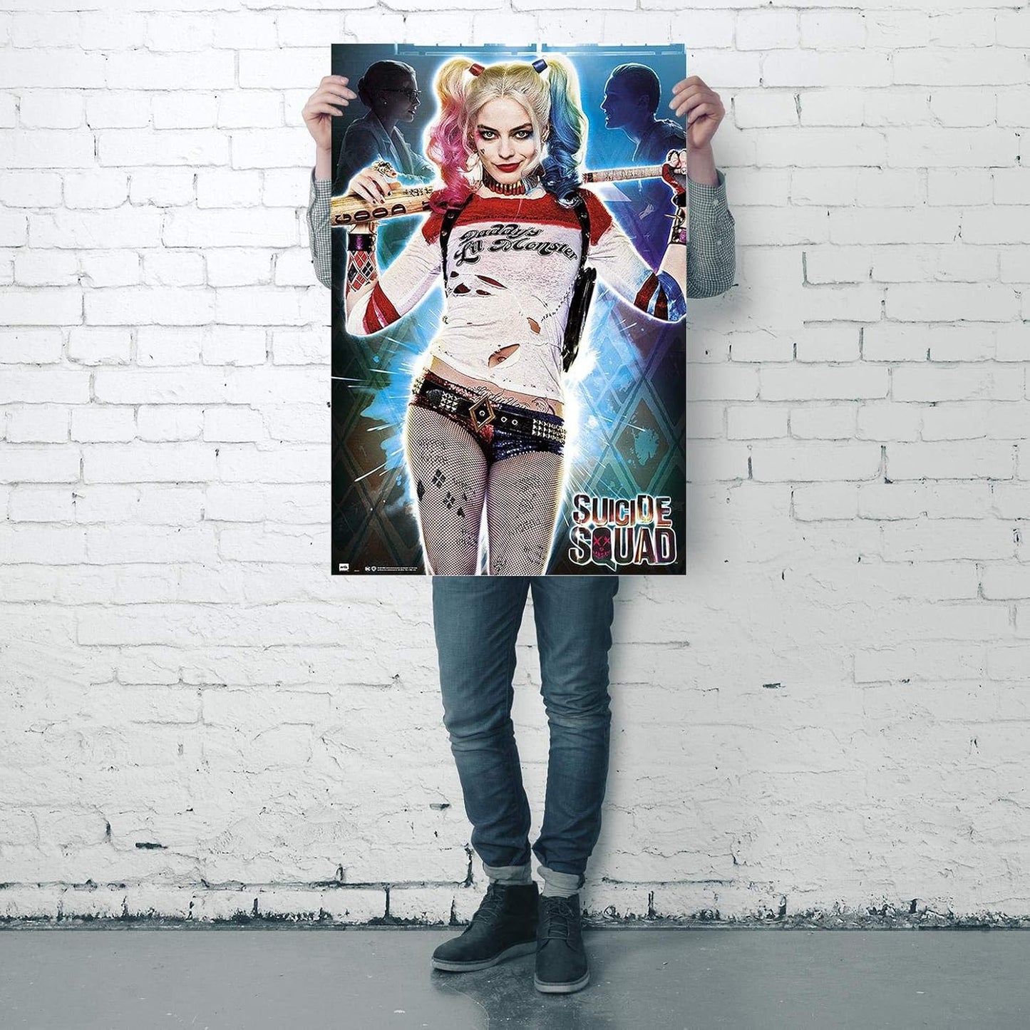 Maxi Poster Dc (Suicide Squad) Harley Quinn Daddys Lil Monster 91x61 cm Incorniciabile