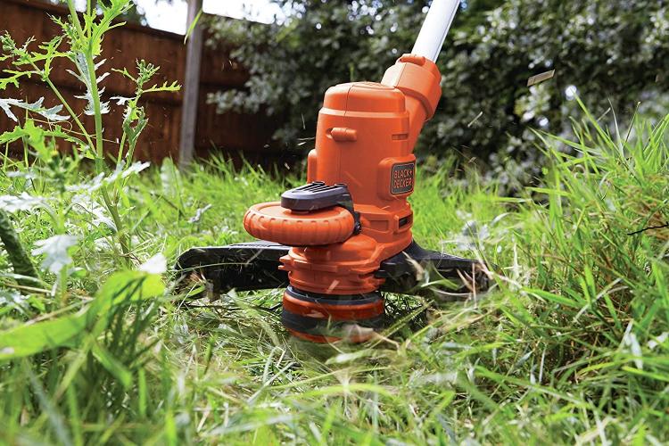 BLACK & DECKER SOFFIATORE + TAGLIABORDI DECESPUGLIATORE ELETTRICO 2 BATTERIE 18V