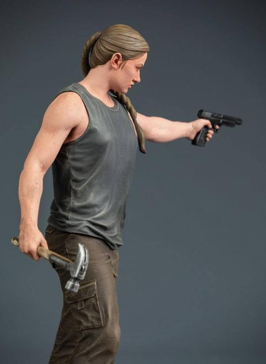 Dark Horse Deluxe: The Last Of Us Ii Abby Con Pistola Statua Action Figure 20cm