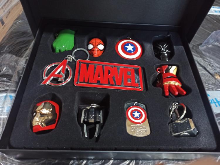 Marvel Scatola Regalo 11 Portachiavi In Metallo Avengers Spiderman Hulk America.