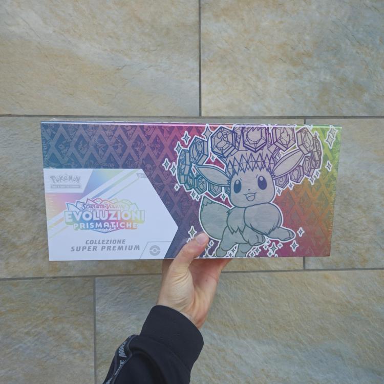 Pokémon - Evoluzioni Prismatiche (Collezione Super Premium) Box Card Tcg Gcc Ita