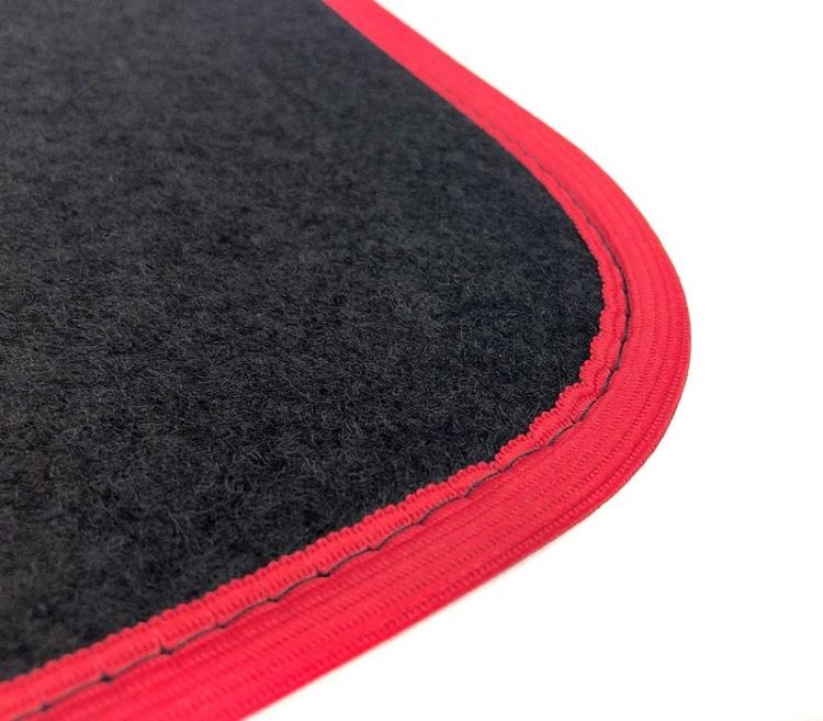 Set 4 Tappetini In Moquette Auto Universali Tappeti Con Battitacco Nero E Rosso