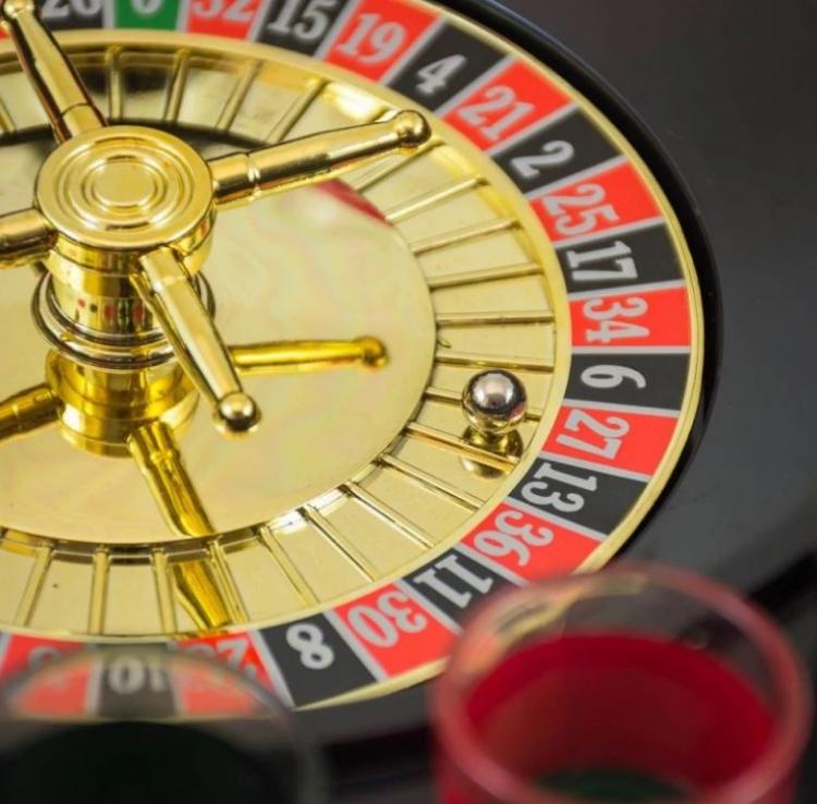 Roulette Alcolica Con 16 Bicchierini Shot Gioco Da Tavolo Drinking Festa Regalo