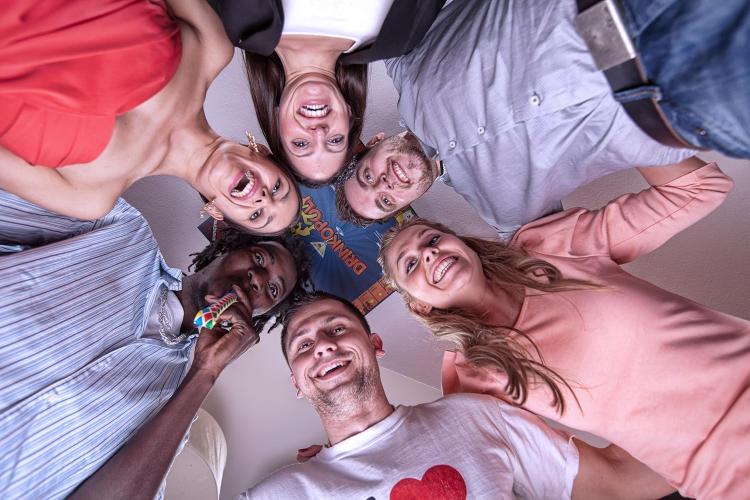 ASMODEE DRINKOPOLI GIOCO DA TAVOLO PER ADULTI 1-69 GIOCATORI 18+ PARTY ITALIANO