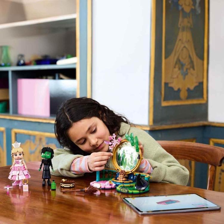 Lego - Wicked 75682 (Elphaba E Glinda Figures) Costruzione Giocattolo 558Pz 10+