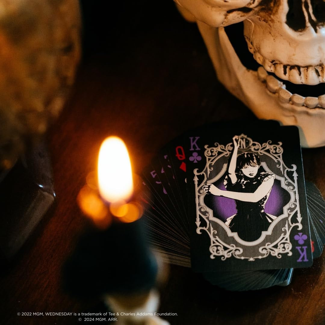 Bicycle - Wednesday (Mercoledì Addams) Playing Cards - Mazzo di Carte da Collezione, Poker, Magia e Cardistry basato sul famoso film Serie TV