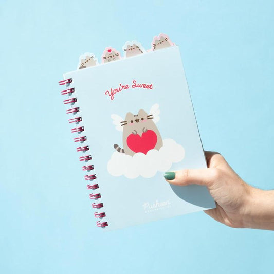 Quaderno Appunti A5 (Pusheen the Cat Purrfect) Love Collection Taccuino con Anelli Bullet Journal Puntinato Diviso in Sezioni con 4 Separatori e Copertina Morbida, 160 Pagine | Scuola Cancelleria, Diario Personale