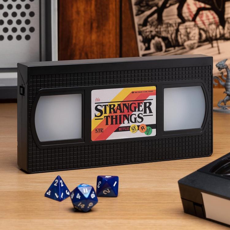 Paladone Stranger Things Vhs Logo Light Lampada Da Tavolo Merchandise Ufficiale