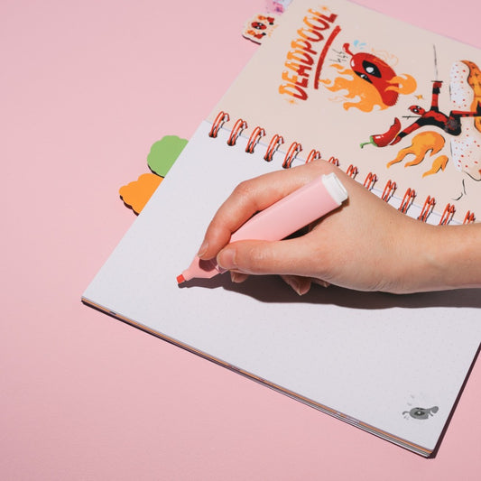 Quaderno Appunti A5 - Marvel (Deadpool) Taccuino con Anelli Bullet Journal Puntinato Diviso in Sezioni con 4 Separatori e Copertina Morbida, 160 Pagine | Scuola Cancelleria, Diario Personale