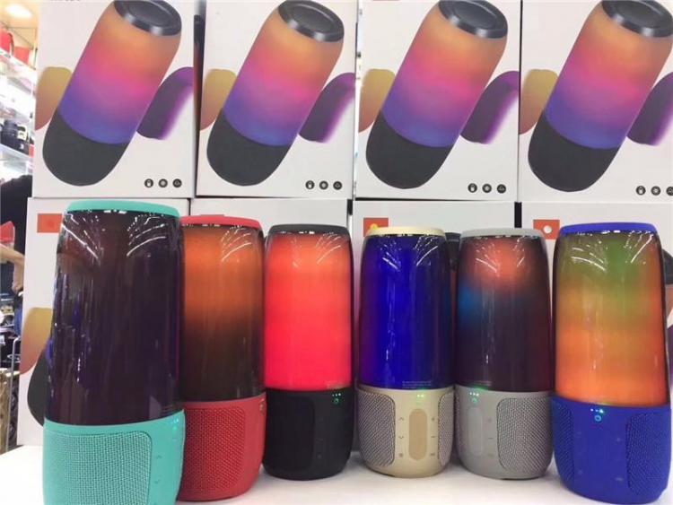 CASSA SPEAKER BLUETOOTH IMPERMEABILE LAMPADA LED PULS VIVAVOCE SMARTPHONE IPHONE