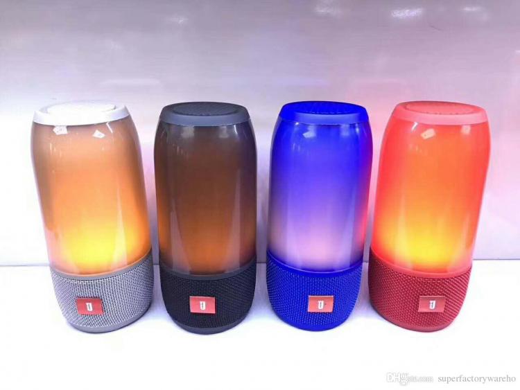 CASSA SPEAKER BLUETOOTH IMPERMEABILE LAMPADA LED PULS VIVAVOCE SMARTPHONE IPHONE