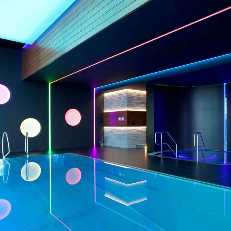 Striscia Strip Led 5050 Luce Multicolore Rgb 5M Metri + Controller Alimentatore