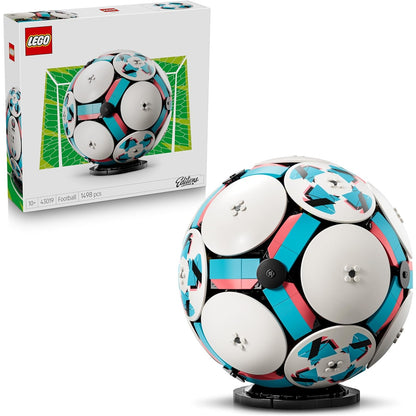 LEGO Editions 43019 (Pallone da Calcio) con Mini-Stadio Interattivo - 1498 pcs Kit Modellismo per Action Figure 3D da Esposizione - Giocattolo Decorazione Cameretta - Regalo per Bambini e Bambine da 10 Anni e Fan Adulti Sport Calcio (World Cup 2026)