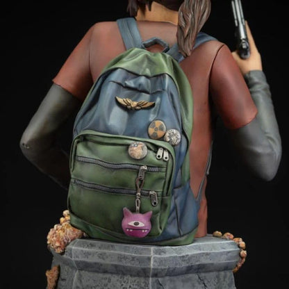 Dark Horse Deluxe: The Last Of Us Part 1 Ellie With Handgun Bust Statua Figure 20cm