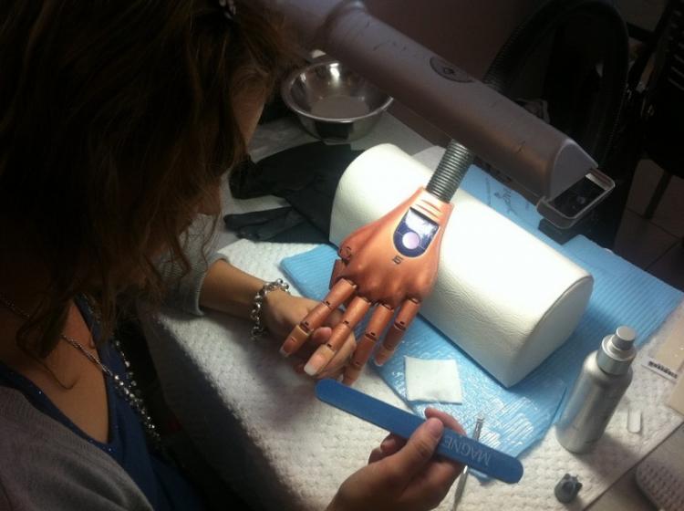 Mano Finta Nailart Per Esercitazione Supporto Tavolo Ricostruzione Unghie + Tips