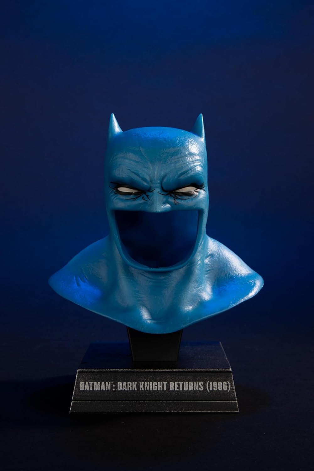 McFarlane Toys DC Direct - Batman: The Dark Knight Returns (1986) Cowl Replica 20 cm PVC Figure