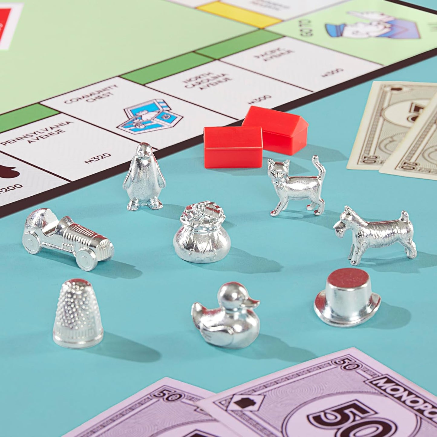Hasbro Games Monopoly Gioco da Tavolo Ideale per Famiglia e Amici - 2-6 Giocatori