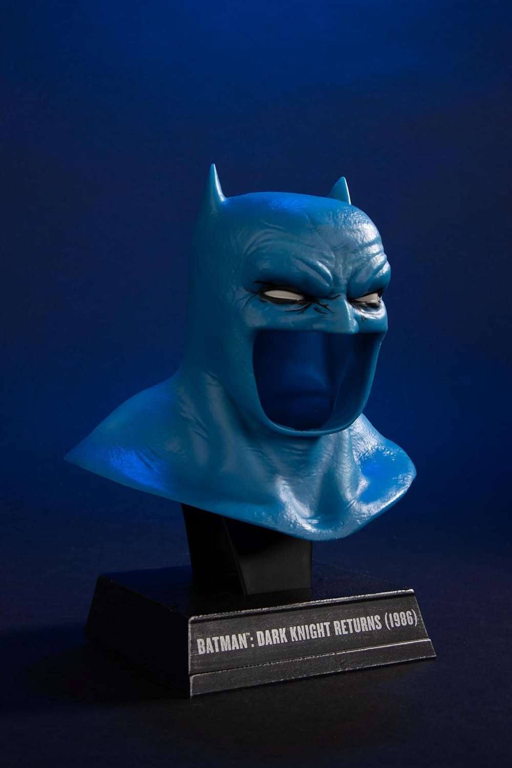 McFarlane Toys DC Direct - Batman: The Dark Knight Returns (1986) Cowl Replica 20 cm PVC Figure