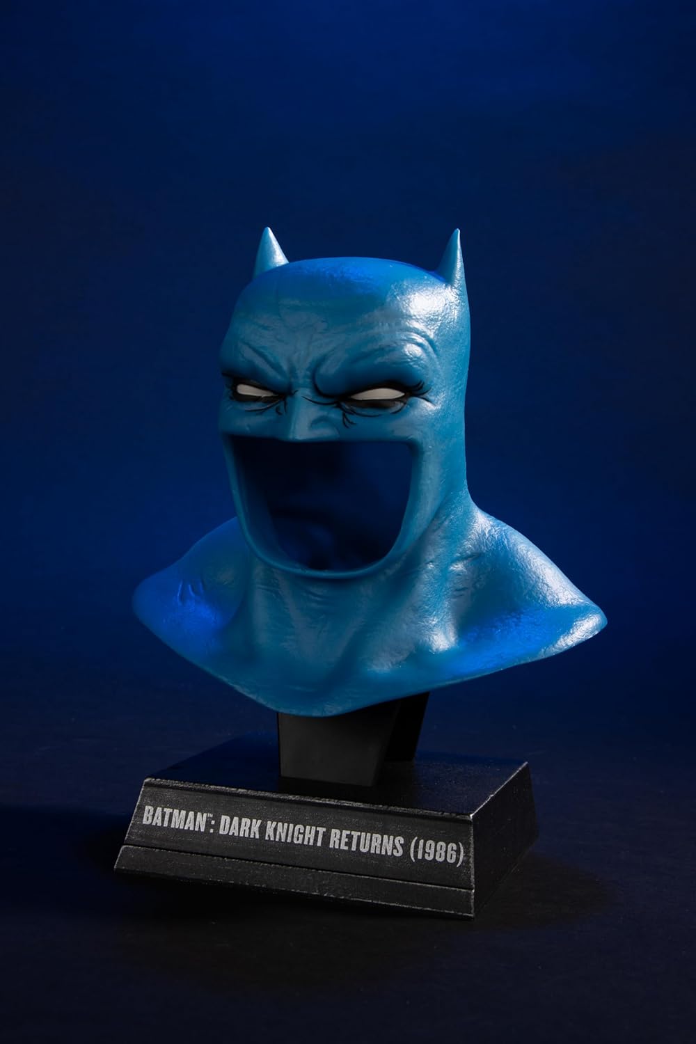 McFarlane Toys DC Direct - Batman: The Dark Knight Returns (1986) Cowl Replica 20 cm PVC Figure