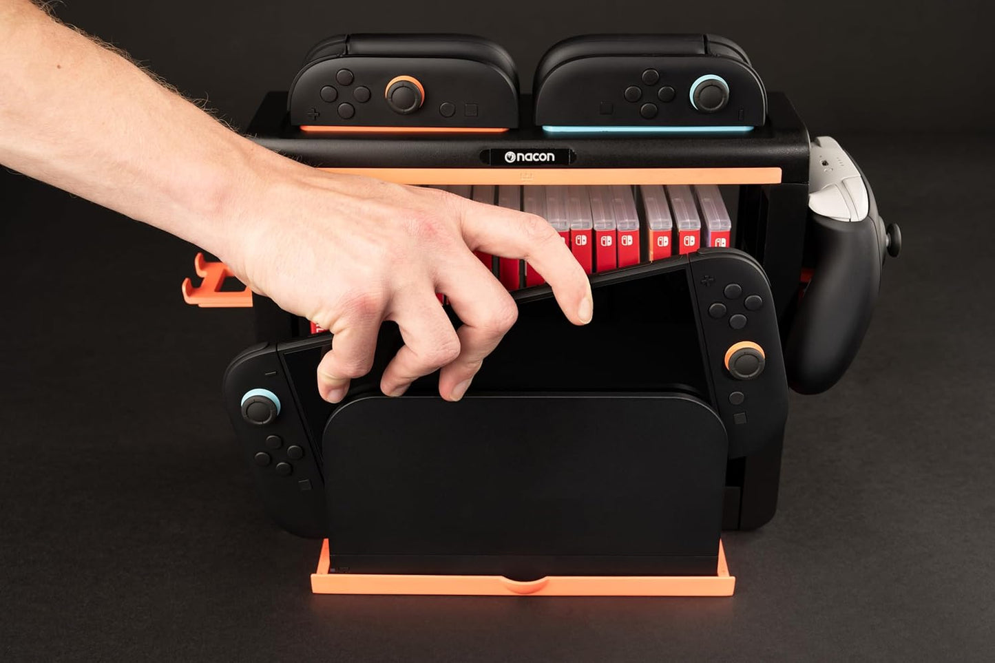 Nacon Supporto per Nintendo Switch 2 Dock, 4 Joy-Con, 2 controller Pro, 16 gioco
