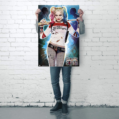 Maxi Poster Dc (Suicide Squad) Harley Quinn Daddys Lil Monster 91x61 cm Incorniciabile