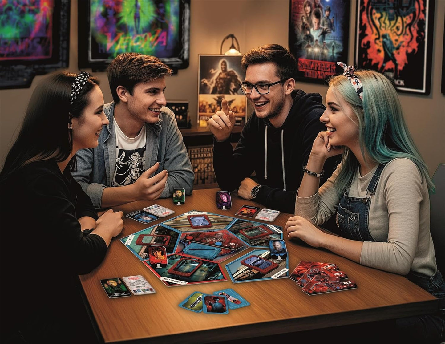 Clementoni Gioco da Tavolo Stranger Things Gli Amici non Mentono Sfide nel Sottosopra