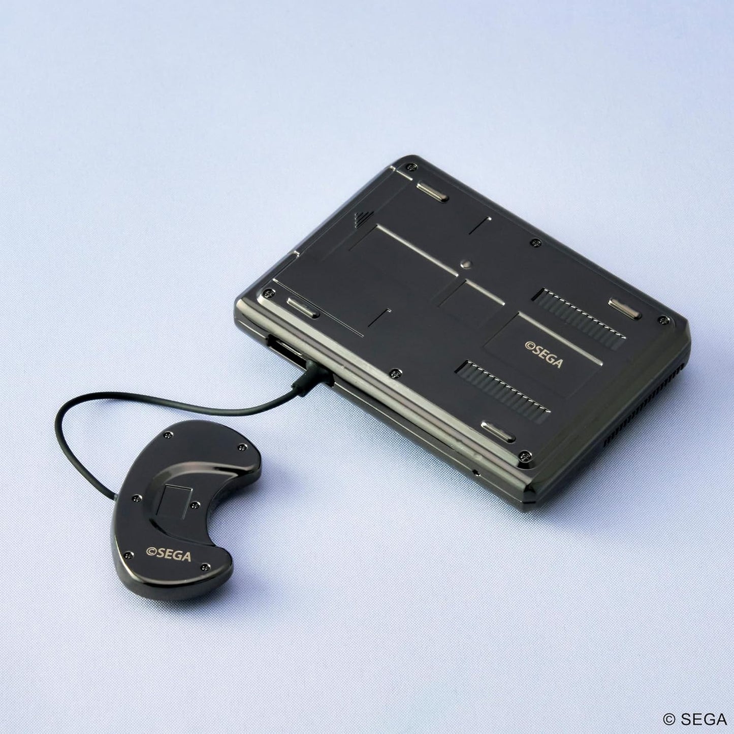 Square Enix Sega: Sega Genesis Bright Arts Gallery Series - Replica Figure in Metallo con Controller 4,2 cm