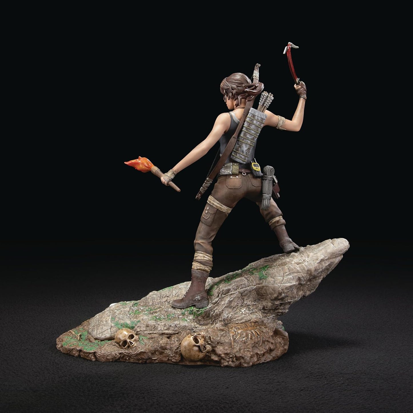 Dark Horse Deluxe: Tomb Raider - Lara Croft (Survivor Era) Statua Figure 28cm