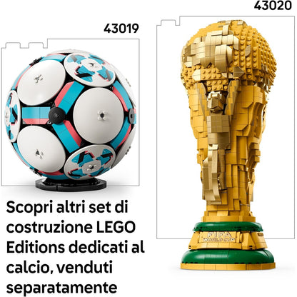 LEGO Editions 43019 (Pallone da Calcio) con Mini-Stadio Interattivo - 1498 pcs Kit Modellismo per Action Figure 3D da Esposizione - Giocattolo Decorazione Cameretta - Regalo per Bambini e Bambine da 10 Anni e Fan Adulti Sport Calcio (World Cup 2026)