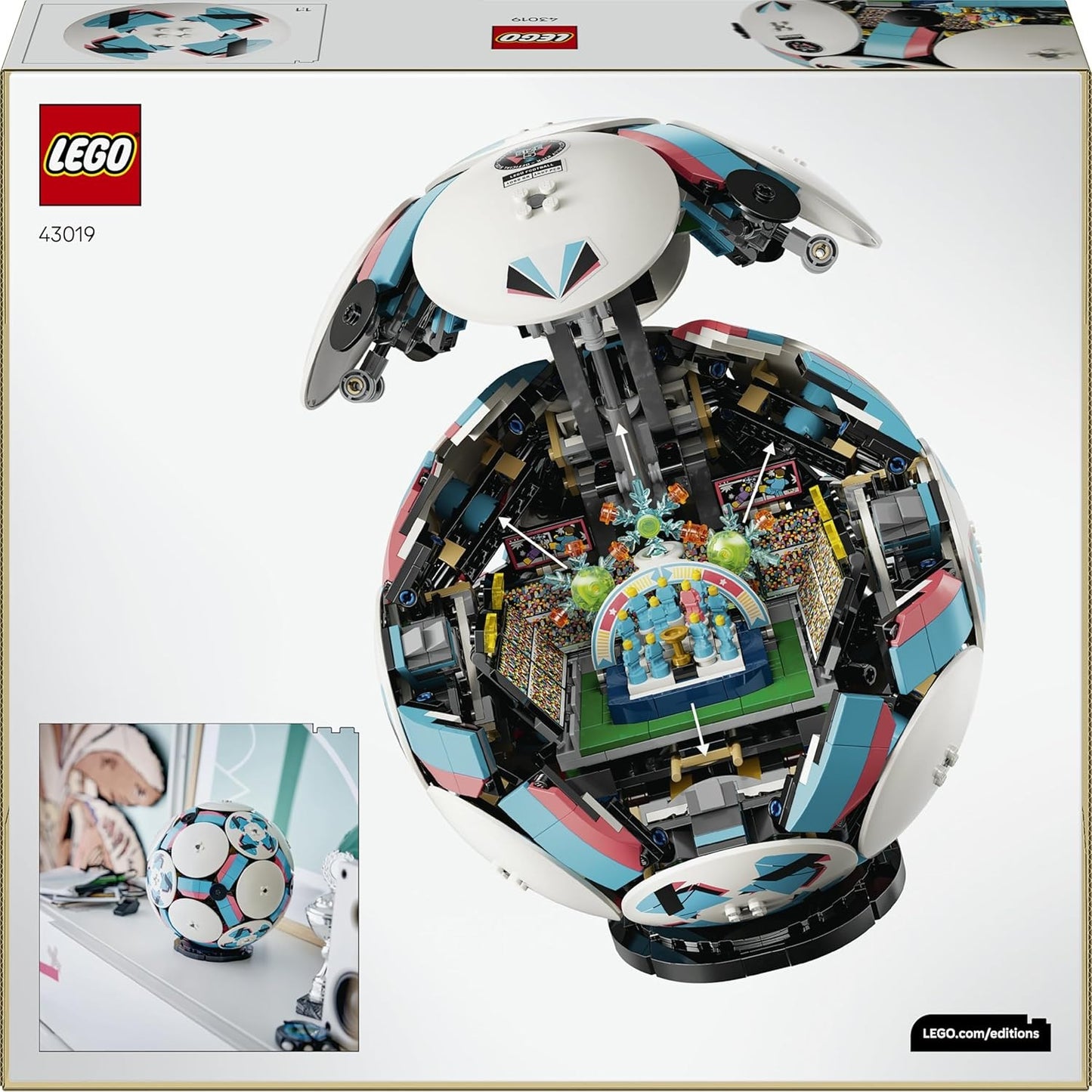 LEGO Editions 43019 (Pallone da Calcio) con Mini-Stadio Interattivo - 1498 pcs Kit Modellismo per Action Figure 3D da Esposizione - Giocattolo Decorazione Cameretta - Regalo per Bambini e Bambine da 10 Anni e Fan Adulti Sport Calcio (World Cup 2026)