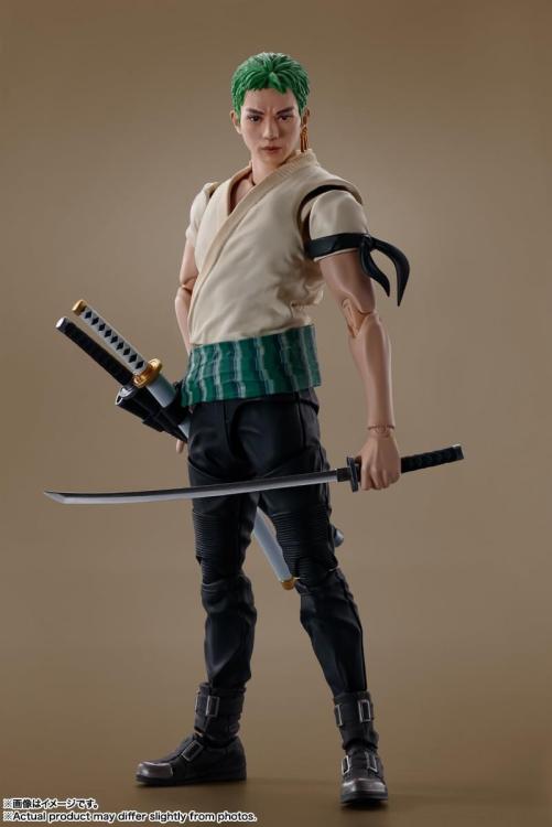 BANDAI SH FIGUARTS: SERIE NETFLIX ONE PIECE (RORONOA ZORO) ACTION FIGURE 15 cm