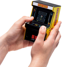 Basic Fun! Mini Cabinato Arcade Pac-Man Gioco Retro Portatile a forma di Console Mini Cabinato Schermo a Colori