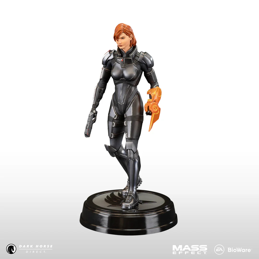 Dark Horse Deluxe: Mass Effect - Commander Jane Shepard Statua Figure 24cm