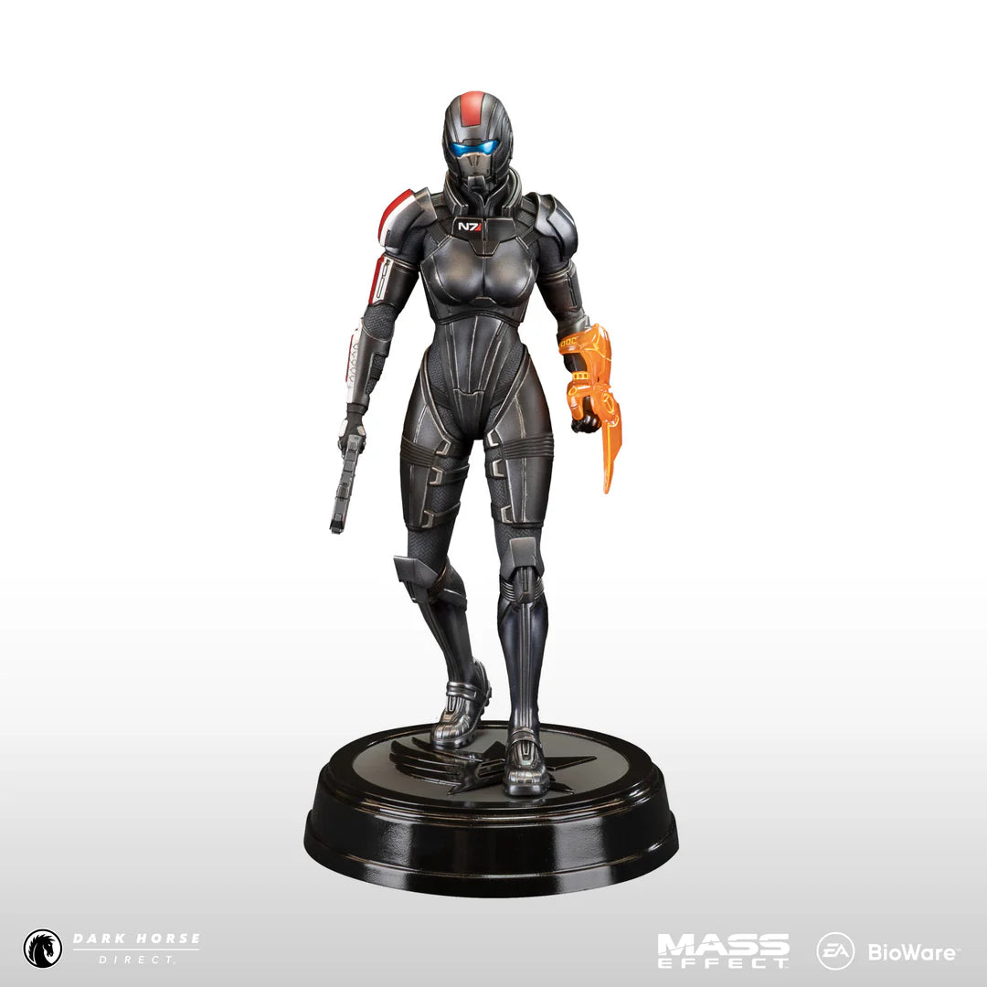 Dark Horse Deluxe: Mass Effect - Commander Jane Shepard Statua Figure 24cm