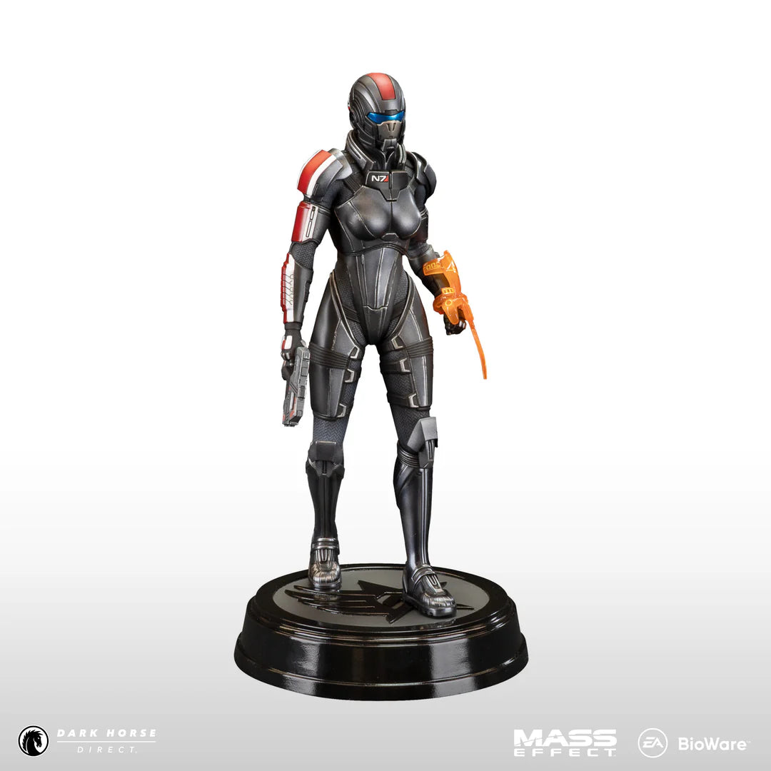 Dark Horse Deluxe: Mass Effect - Commander Jane Shepard Statua Figure 24cm