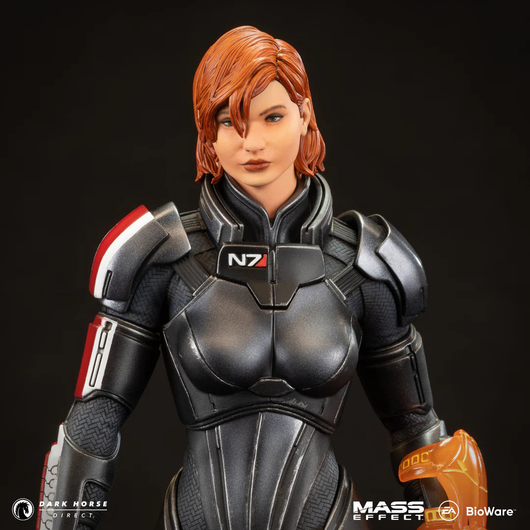 Dark Horse Deluxe: Mass Effect - Commander Jane Shepard Statua Figure 24cm