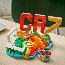 LEGO Editions 43012 (Cristiano Ronaldo) Highlights Calcistici Leggenda del Calcio - 490 pcs Kit Modellismo con Action Figure 3D da Esposizione - Giocattolo Decorazione Cameretta - Regalo per Bambini e Bambine da 10 Anni e Fan Adulti (World Cup 2026)