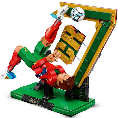 LEGO Editions 43016 (Cristiano Ronaldo) Leggenda del Calcio - 854 pcs Kit Modellismo con Action Figure 3D da Esposizione - Giocattolo Decorazione Cameretta - Regalo per Bambini e Bambine da 12 Anni e Fan Adulti (World Cup 2026)