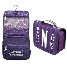 Beauty Case da Viaggio (Mercoledì Wednesday Addams) Collection Borsa Bag Borsellino Donna da Viaggio da Appendere Impermeabile con Scomparti e Gancio | Organizer Trucchi Portatile, Regalo Donna (24 x 20 x 9 cm)