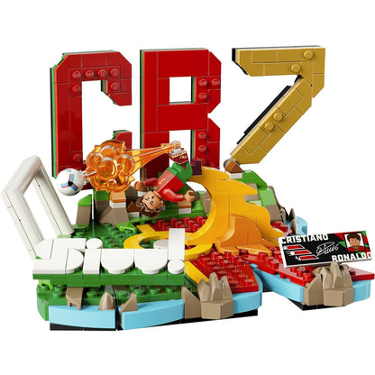 LEGO Editions 43012 (Cristiano Ronaldo) Highlights Leggenda del Calcio - 490 pcs Kit Modellismo con Action Figure 3D da Esposizione - Giocattolo Decorazione Cameretta - Regalo per Bambini e Bambine da 10 Anni e Fan Adulti (World Cup 2026)