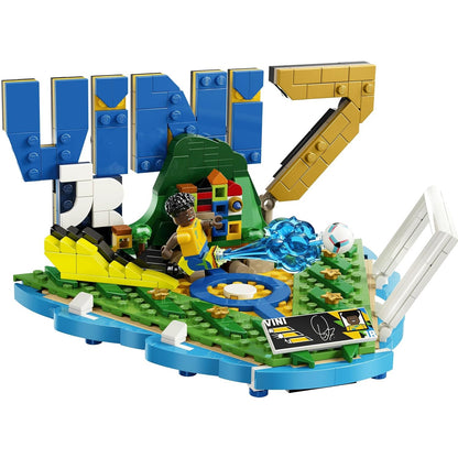 LEGO Editions 43027 (Vini Jr.) Highlights Calcistici Leggenda del Calcio - 510 pcs Kit Modellismo con Action Figure 3D da Esposizione - Giocattolo Decorazione Cameretta - Regalo per Bambini e Bambine da 10 Anni e Fan Adulti (World Cup 2026)