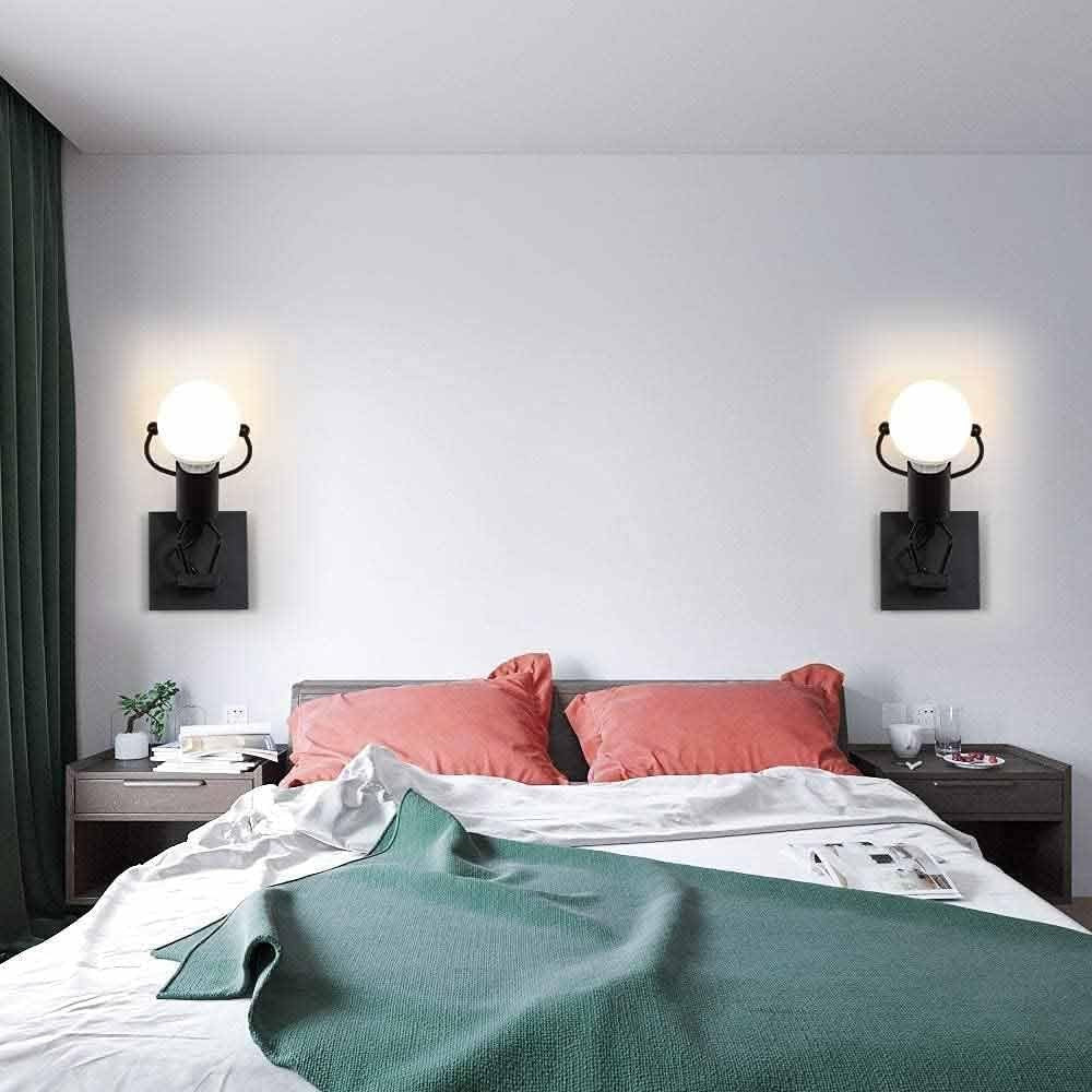 Universo - Applique da Parete Decorativo a Forma di Omino - Lampada da Muro in Metallo con Attacco E27 per Arredo Casa Soggiorno Ingresso (Omino che Salta Nero)