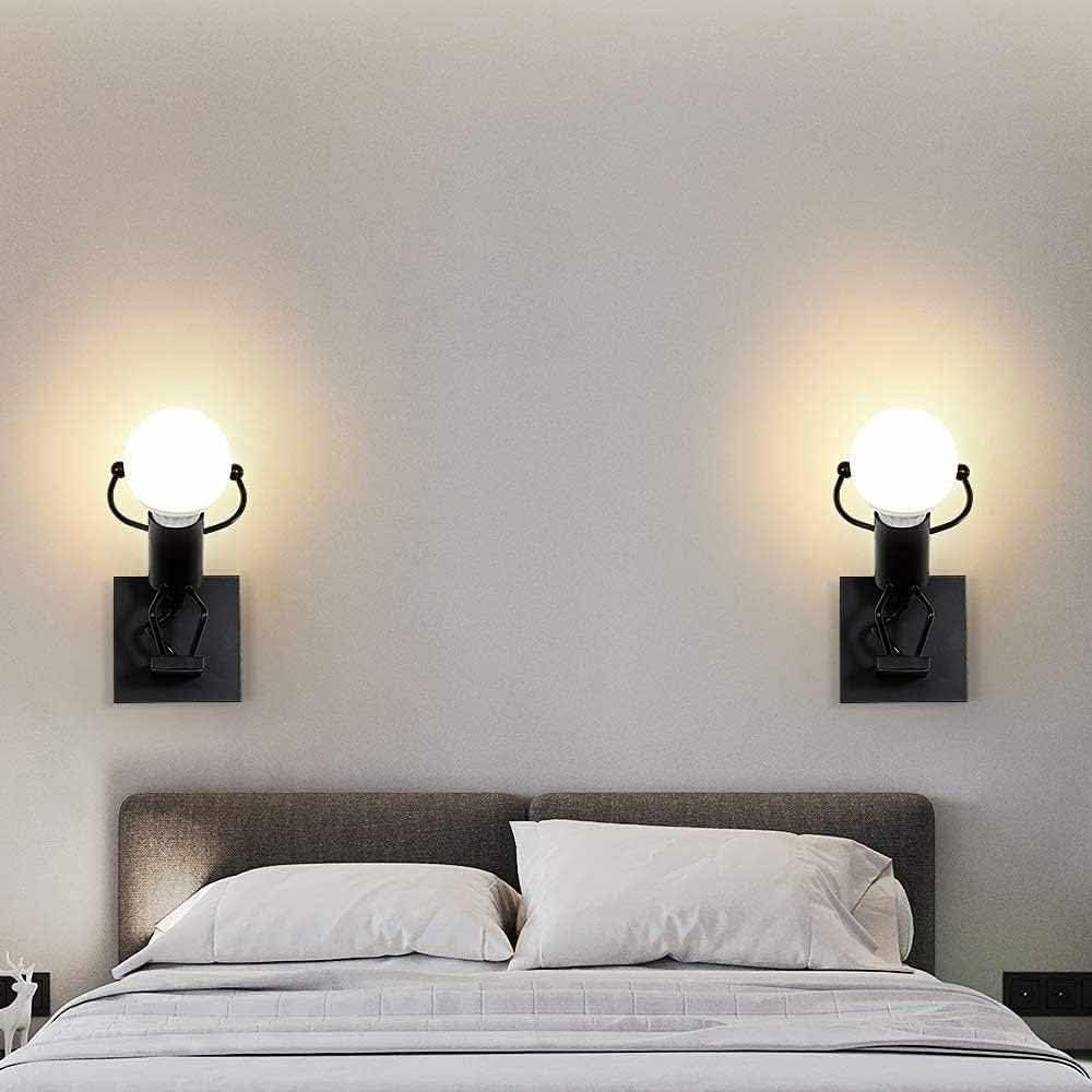 Universo - Applique da Parete Decorativo a Forma di Omino - Lampada da Muro in Metallo con Attacco E27 per Arredo Casa Soggiorno Ingresso (Omino che Salta Nero)