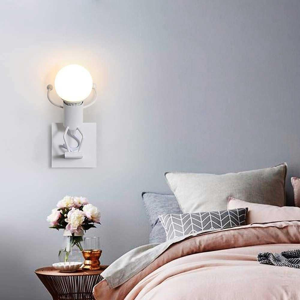 Universo - Applique da Parete Decorativo a Forma di Omino - Lampada da Muro in Metallo con Attacco E27 per Arredo Casa Soggiorno Ingresso (Omino che Salta Bianco)