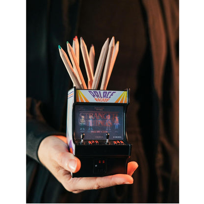 Portapenne da Scrivania (Stranger Things) Gadget 3D - Porta Penne Decorativo in Resina con Scomparto Interno | Cancelleria (9,8 x 16,3 x 9,8 cm)