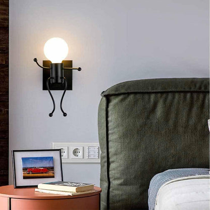 Universo - Applique da Parete Decorativo a Forma di Omino - Lampada da Muro in Metallo con Attacco E27 per Arredo Casa Soggiorno Ingresso (Omino Seduto Nero)